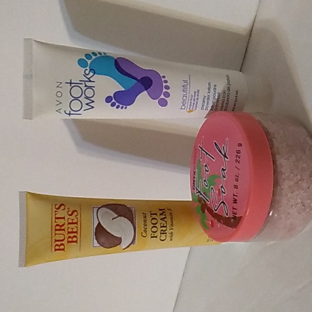 Burt's Bees Foot Cream, Avon Foot Lotion, Onyx Foot Soak Bundle Of 3 New
